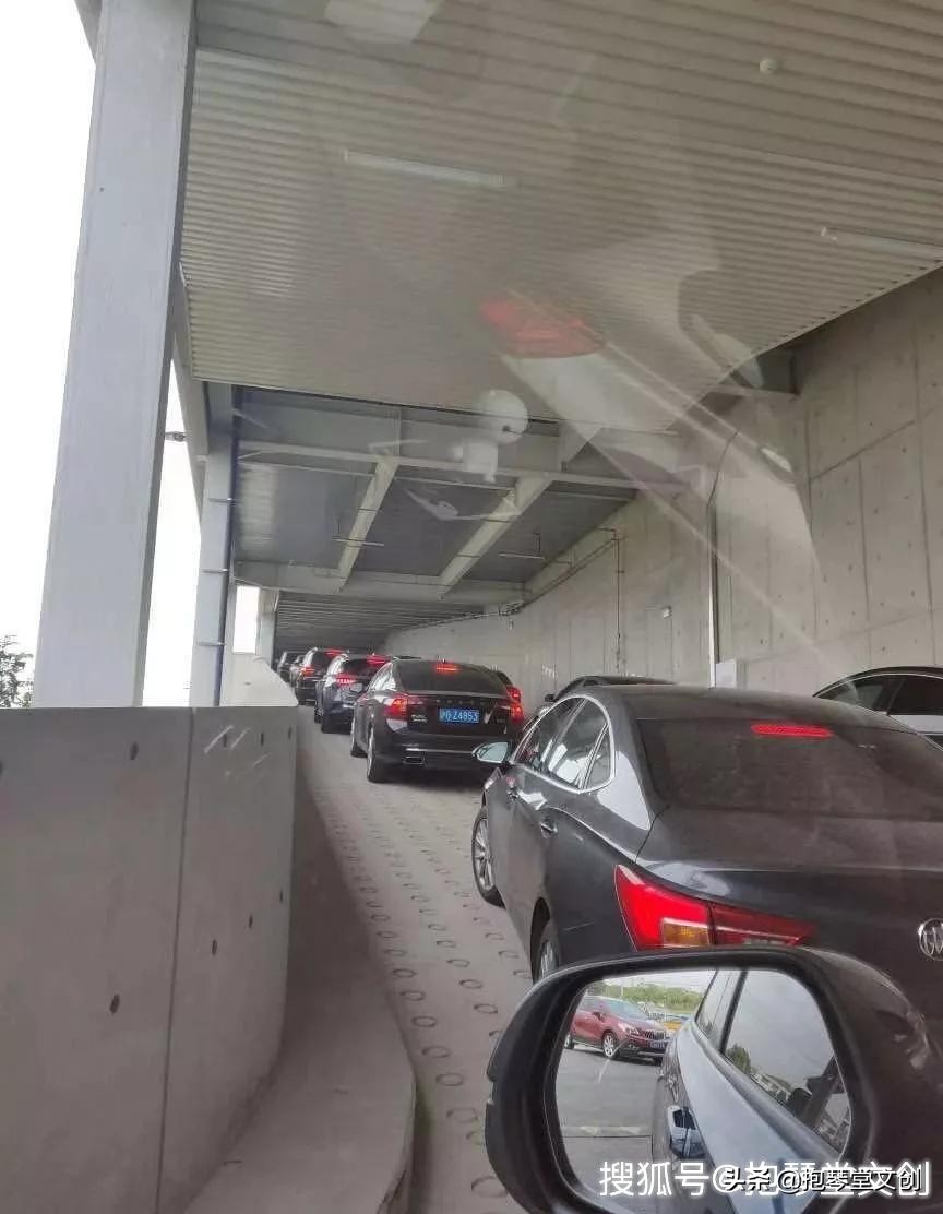 costco暂停营业视频,costco开业半天被买停罐车