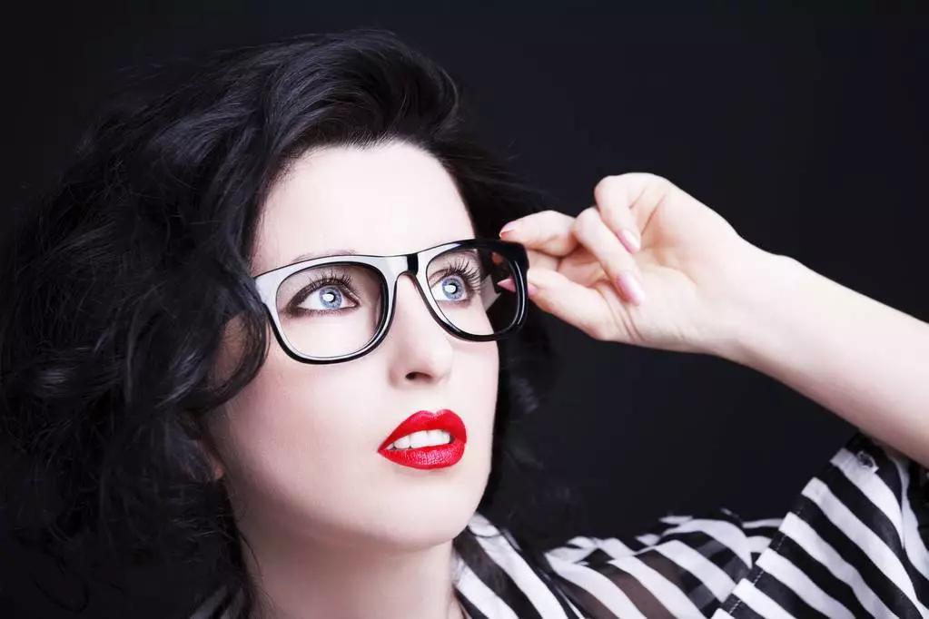 眼睛肿怎么消肿热敷还是冷敷,眼睛肿怎么冷敷