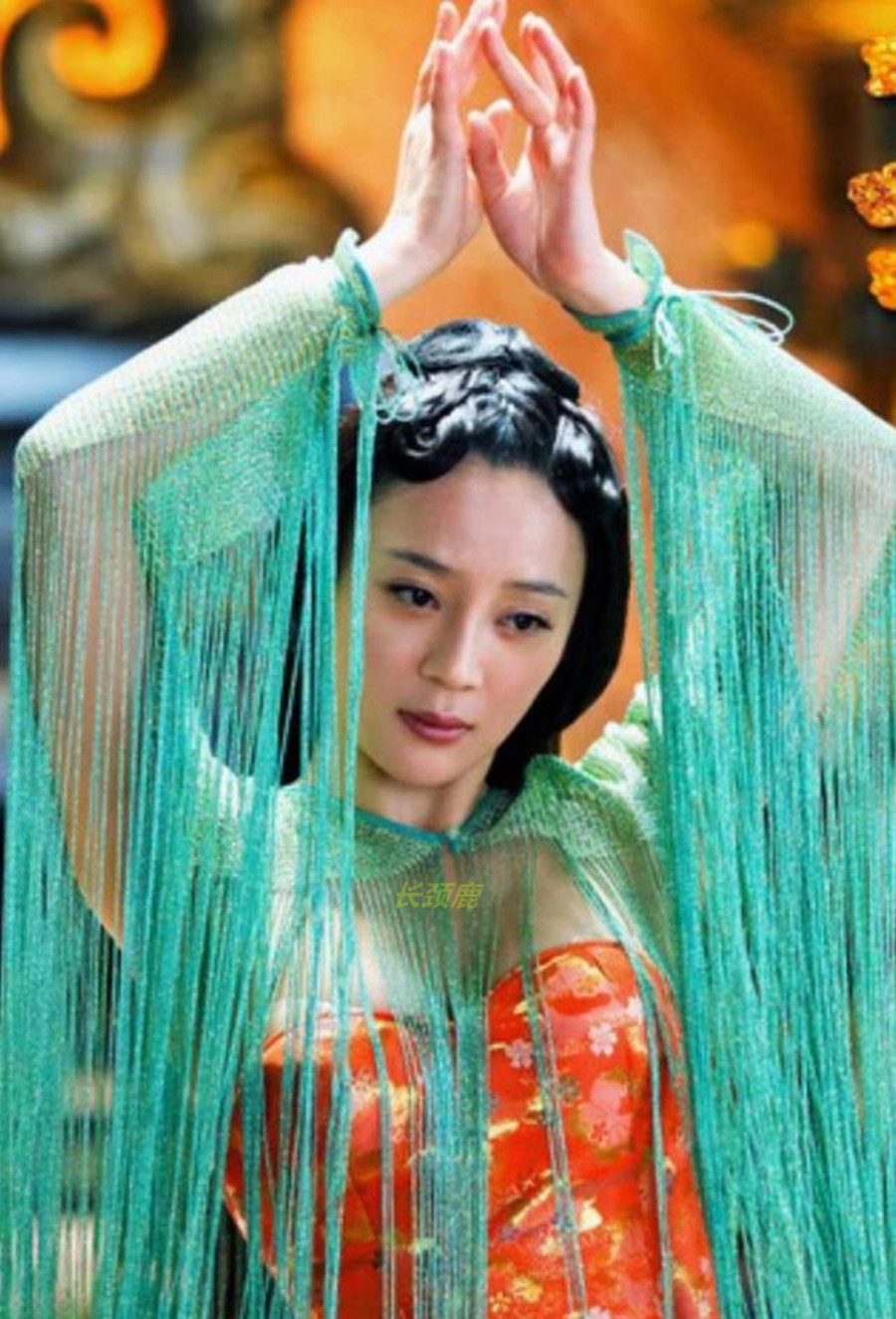 颜值不够美颜来凑年龄大就装嫩,颜值不够才艺来凑