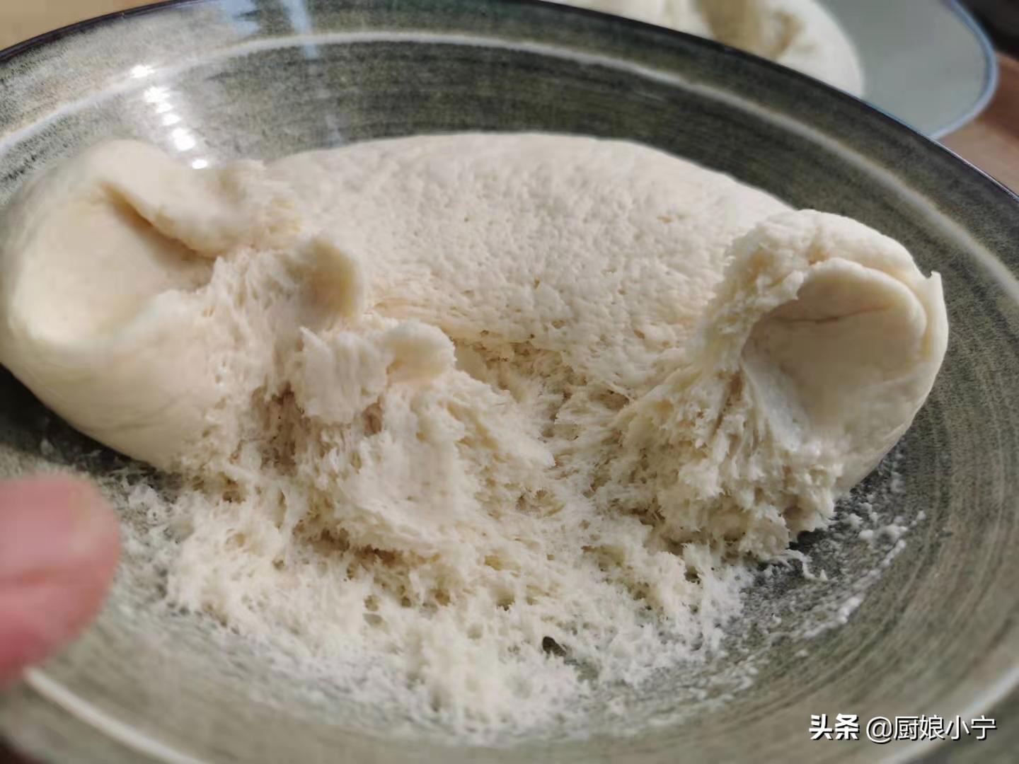 发面馒头怎么蒸才会更松软,怎样发面快且蒸出馒头喧软香甜