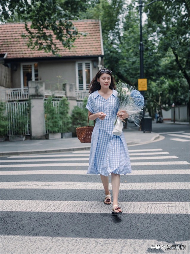 时尚穿搭今春法式奶奶鞋火了,奶奶鞋怎么搭配好看最新款