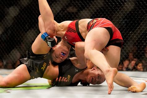 气愤！中国UFC解说炮轰计分裁判：打出张伟丽46-49落败的是谁？