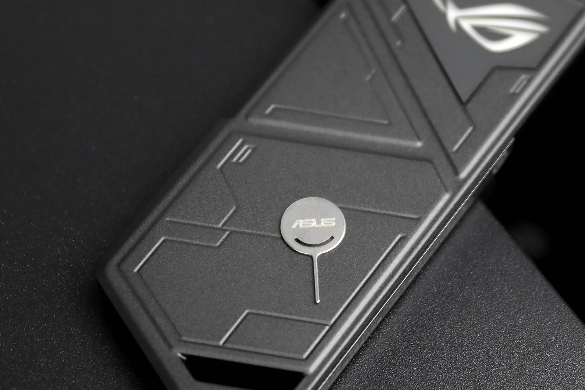 既要高速也要炫酷，ROGSTRIXARION固态硬盘盒评测