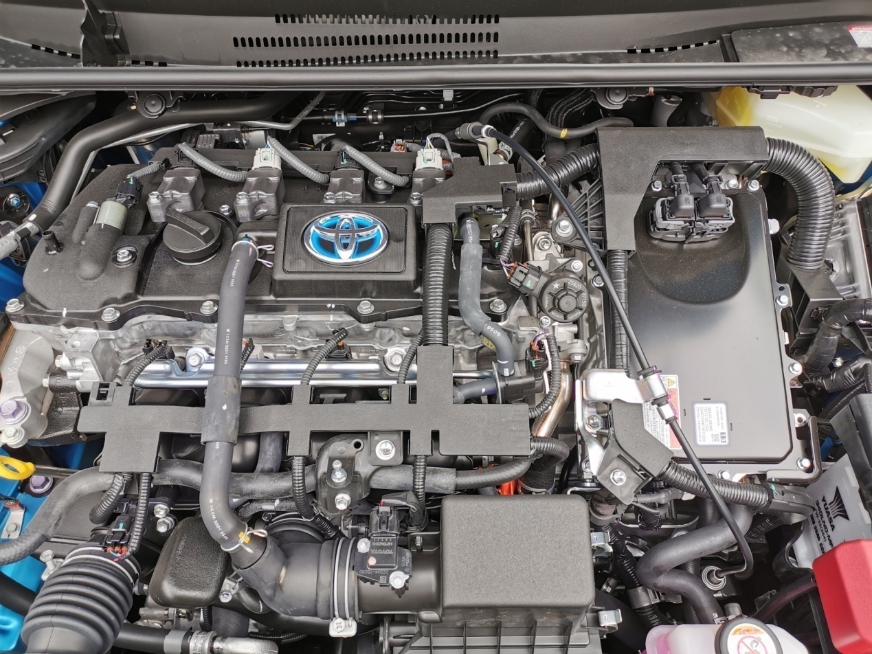 2022款雷凌双擎1.8l豪华版试驾,全新雷凌双擎优缺点