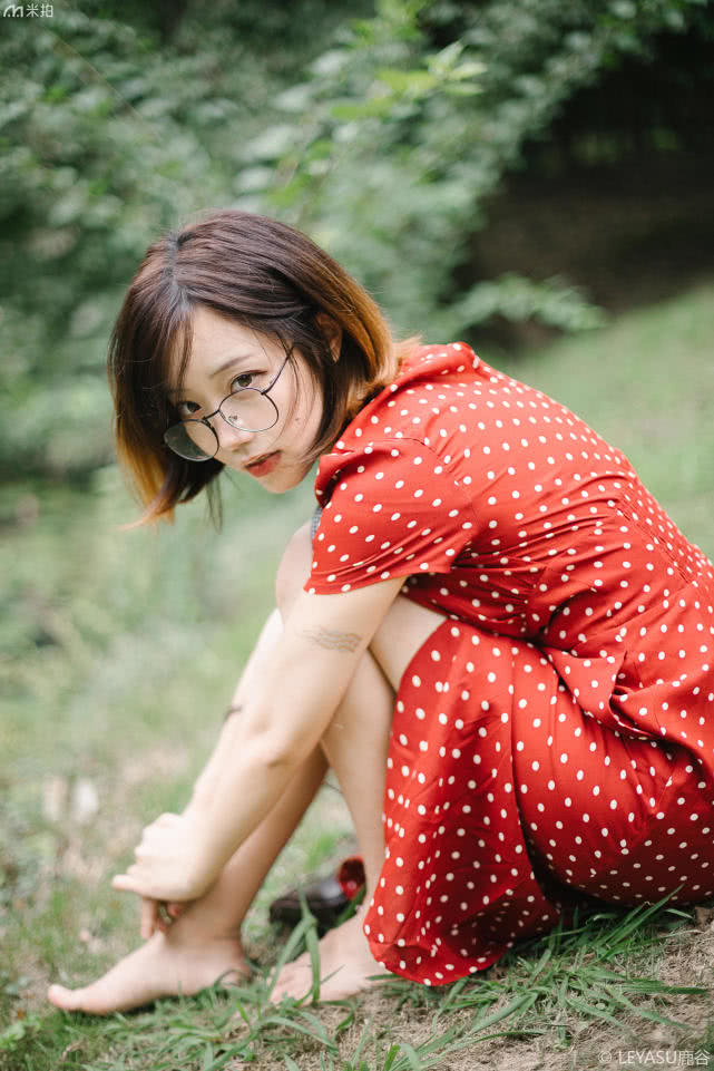 随性慵懒波点裙,少女感十足的波点裙