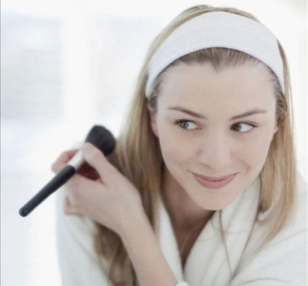 逆龄粉底液b10上脸发黄,皮肤暗沉发黄用什么颜色的粉底液