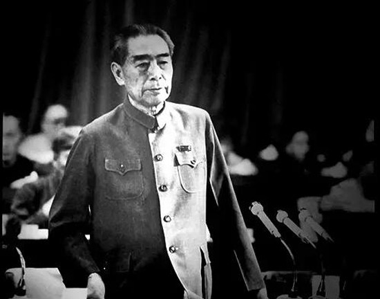 周恩来最后一个春节，病情恶化做完大手术，挂念患病的矿工和学者