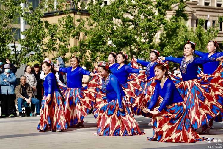 洛阳牡丹广场新疆舞视频,洛阳牡丹广场爵士舞