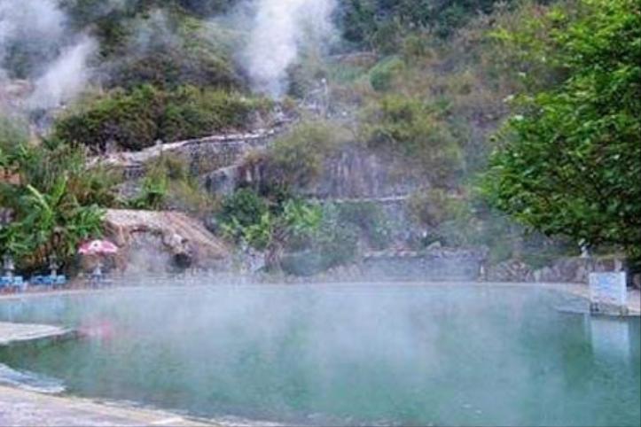 *藏西**客流较少的世界级温泉，可缓解多种疾病，舒适又人少