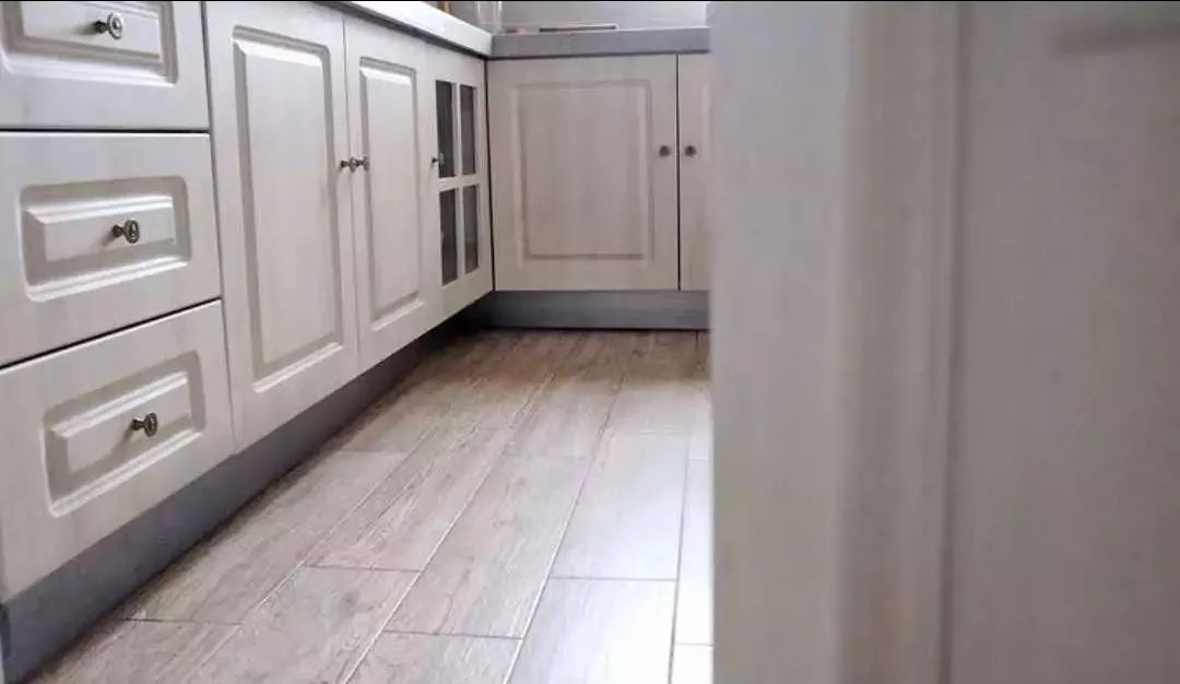 小夫妻98㎡家意外走红!登北京地铁广告,这个家才是都市里的奢侈