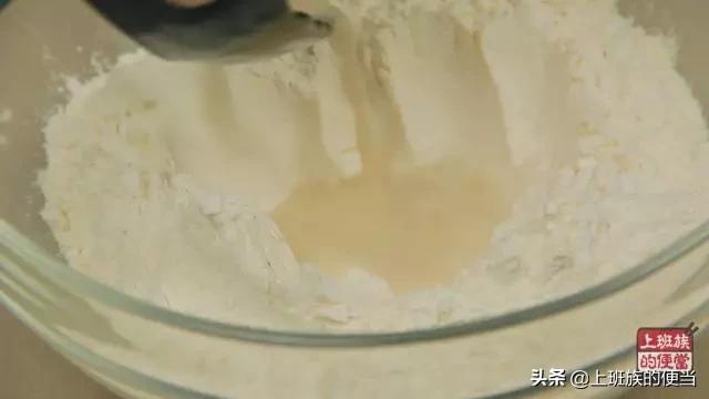 煎饼该怎么做好吃又简单,饭店茴香煎饼的做法