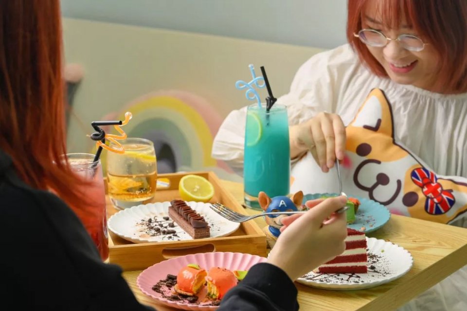 专门摸屁股的店，任摸