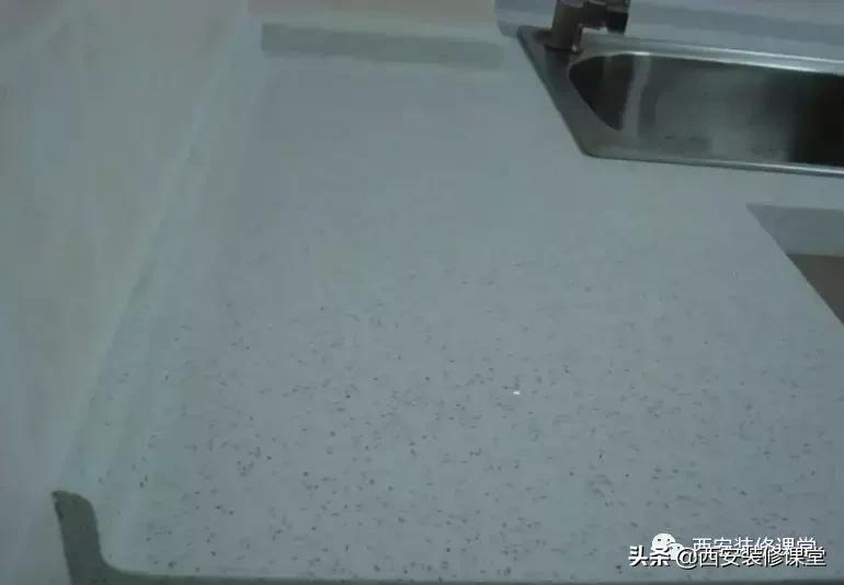 橱柜石英石台面下垫板推荐,石英石台面下面有必要加垫板吗