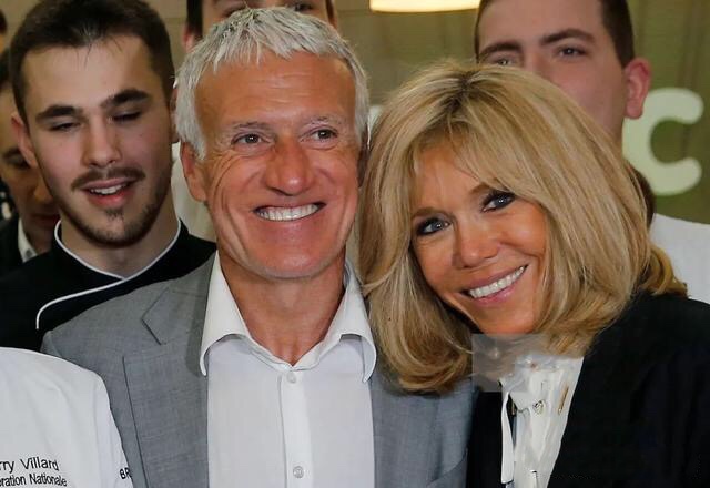 布丽吉特40岁同框,布丽吉特穿吊带衫