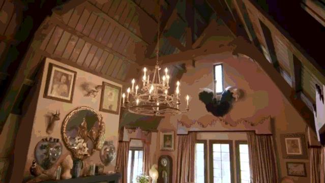 CL红底鞋的最忠实收藏者，脱衣舞娘蒂塔·万提斯魅而不俗的秘诀