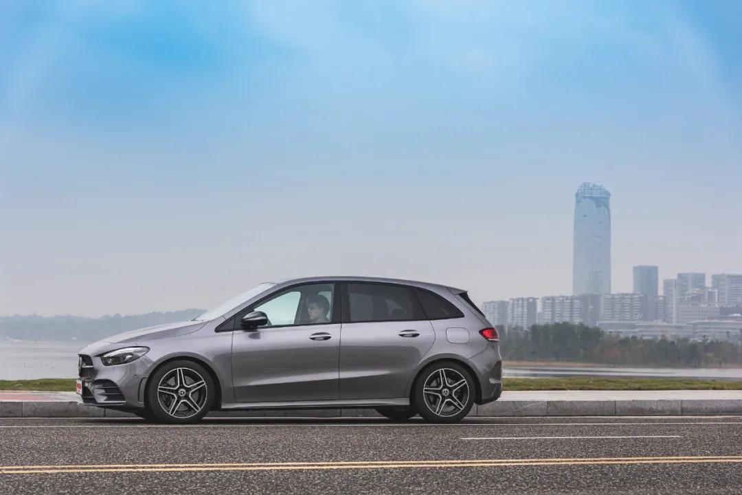 2020款奔驰b260试驾视频,评测奶爸车
