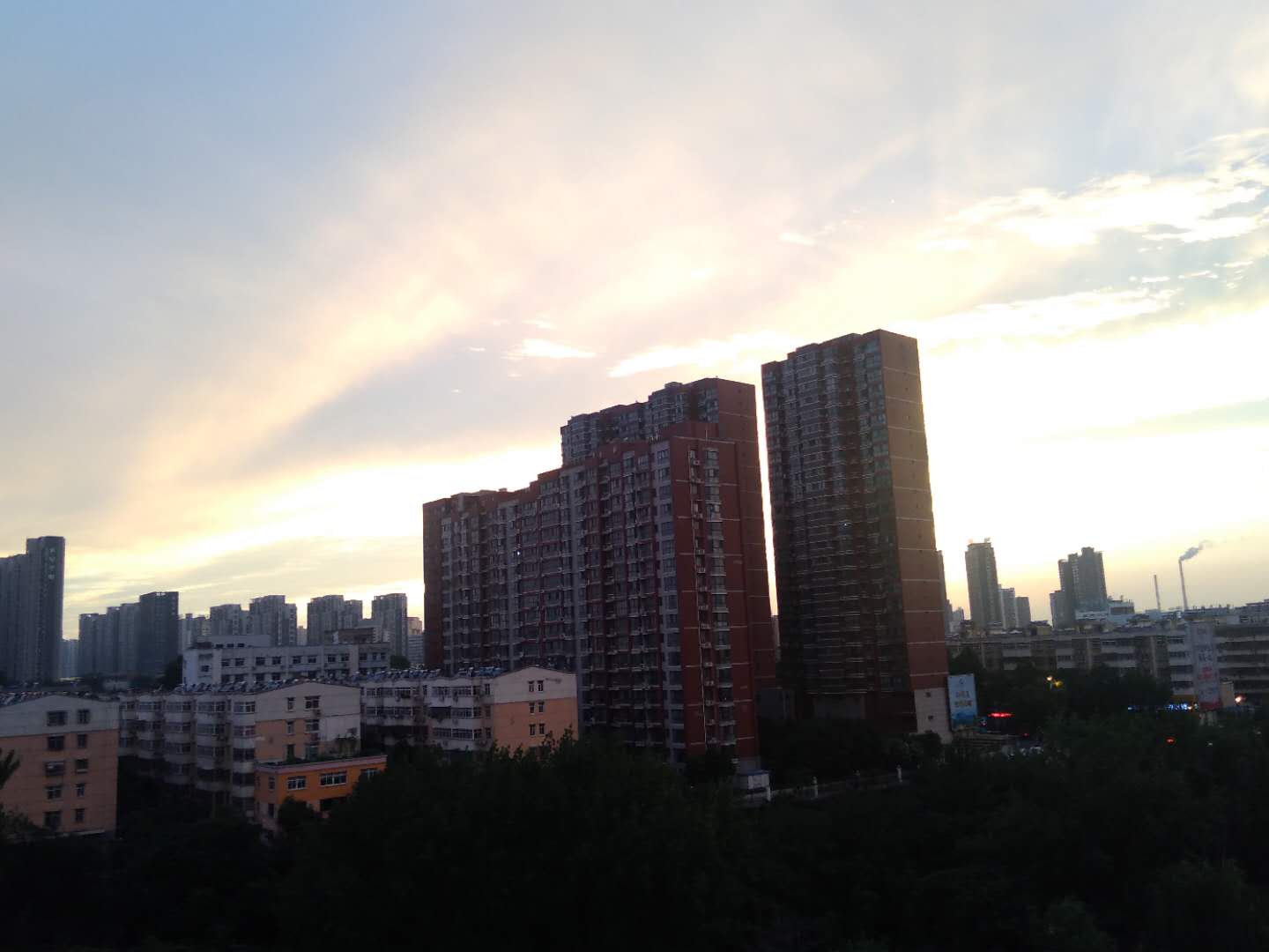 美丽洛城----被雨后彩虹霸屏的洛阳朋友圈