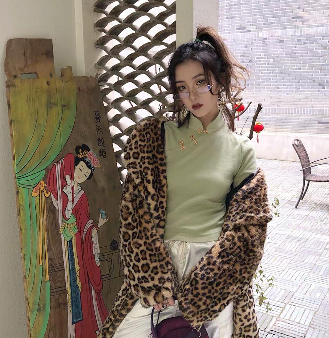 黄龄穿搭机能风衣,lisa黄龄穿搭