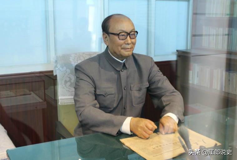 *兰夫乌**不是军级干部,为什么还能授上将?一人解决一个“共和国”