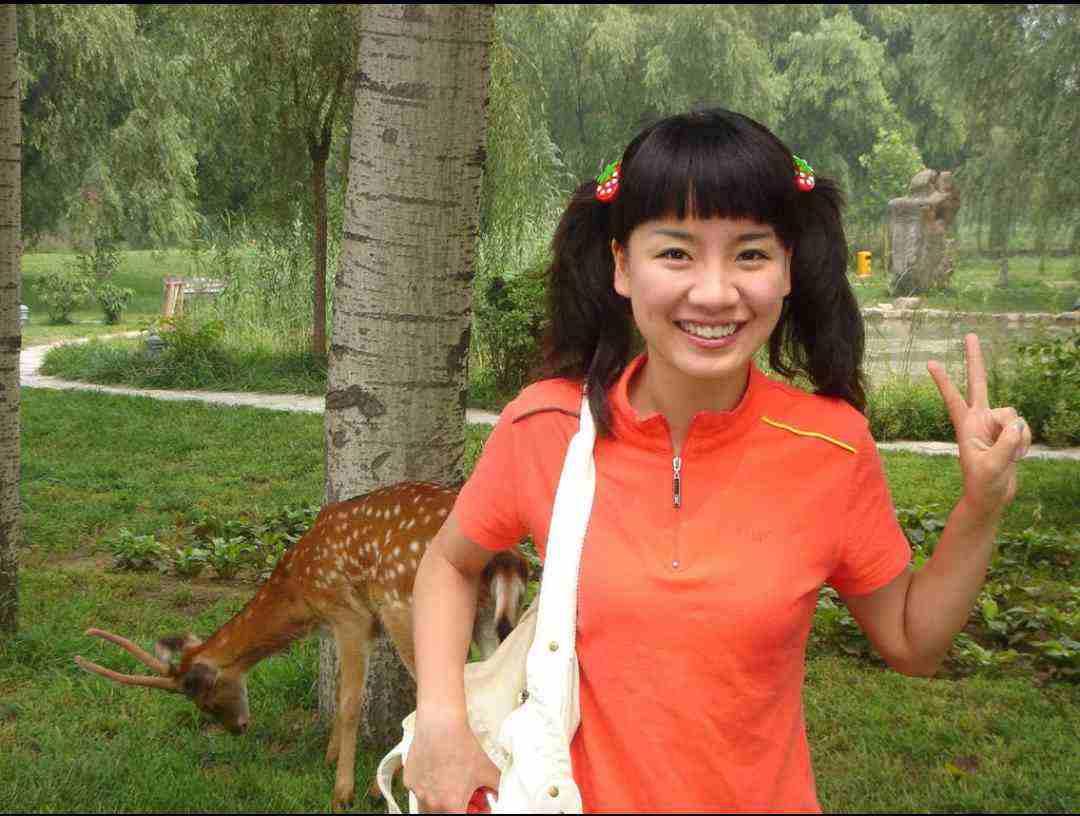 高龄生子、嫁神秘富商、退休成网红，“童年回忆”们变样了吗？