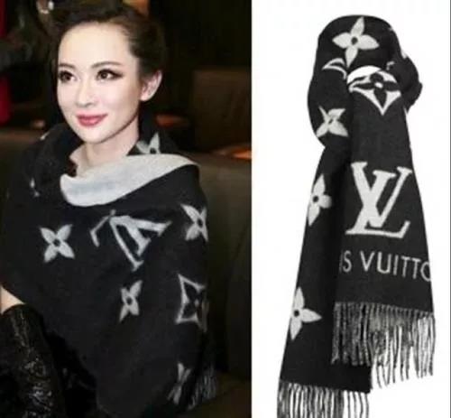 羊绒围巾的真假辨别方法,巴宝莉羊绒围巾真伪鉴别