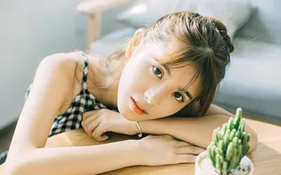 皮肤长痘是缺水引起的么,皮肤干燥缺水长斑用什么护肤品