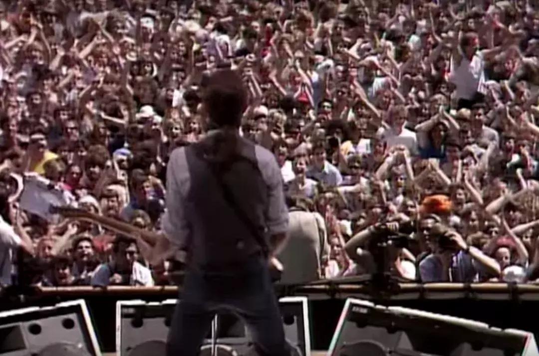 1983两个人歌曲,1983两个人歌曲原唱