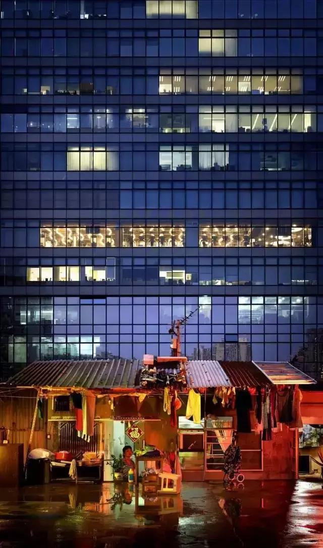 香港鸽笼房和棺材房真实生活,香港的棺材房是怎么样的