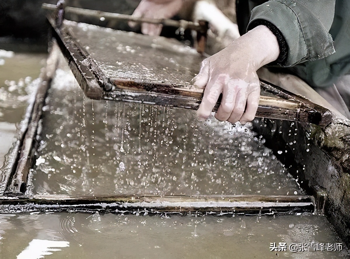 如果去掉你身边的各种材料，你就只能光溜溜地飘在空中发抖...