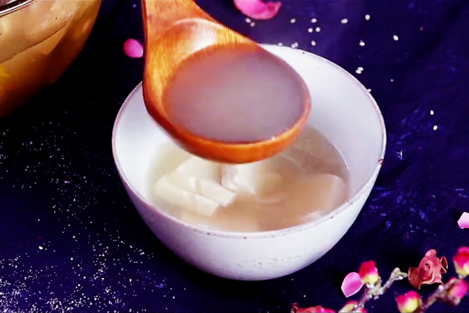 鱼头炖豆腐汤给宝宝喝,鱼头豆腐汤的补脑功效