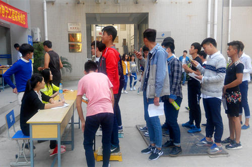 小孩身高越长越矮是怎么回事,孩子的身高后天努力可以长高多少