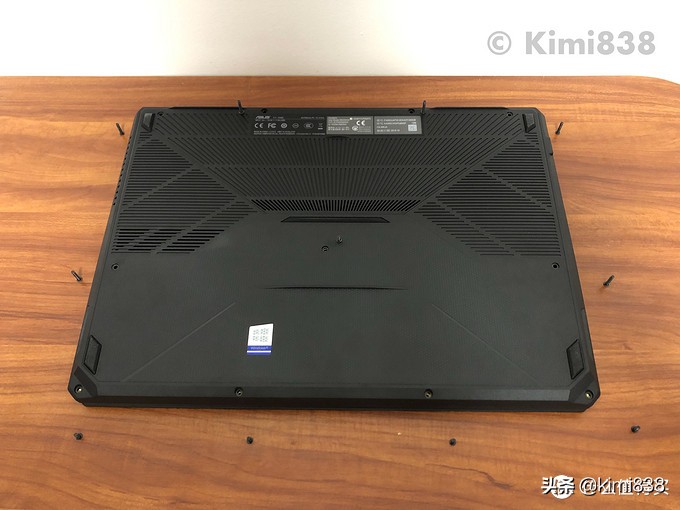 华硕飞行堡垒七可以连蓝牙键盘吗,华硕飞行堡垒7屏幕一闪一闪