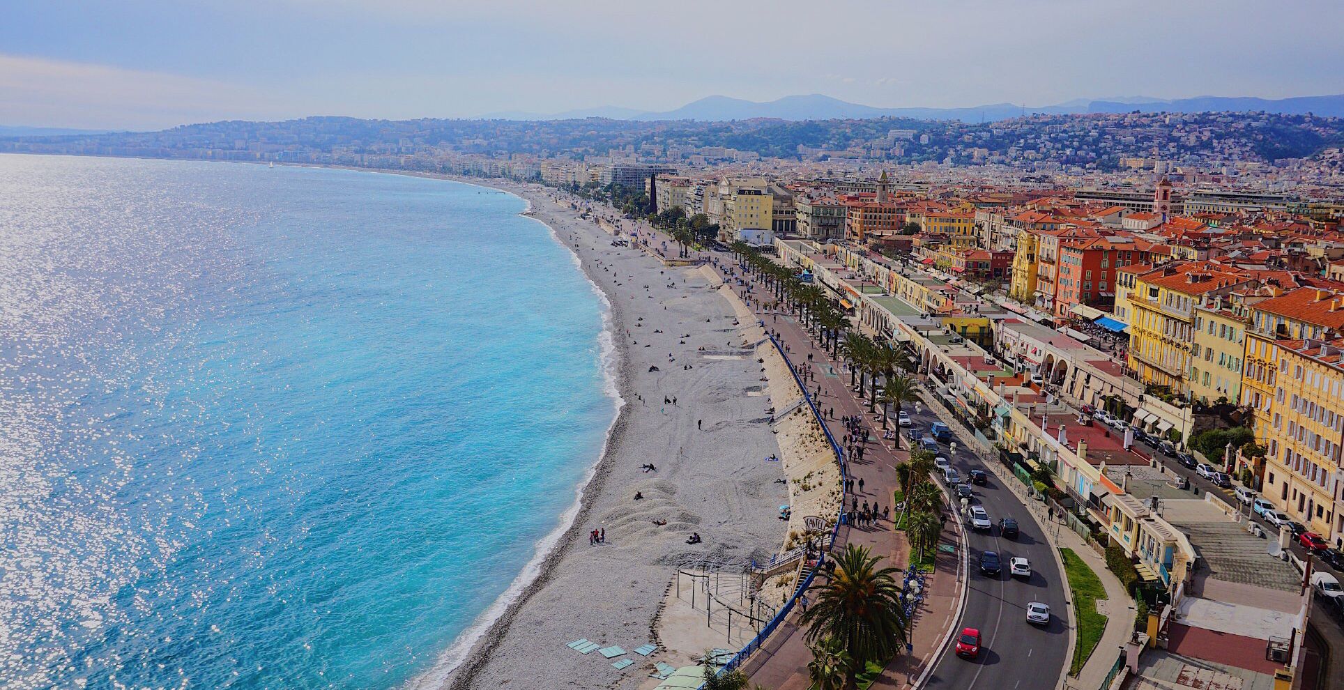 在蔚蓝海岸，400磅的薰衣草才能制作出一瓶香水