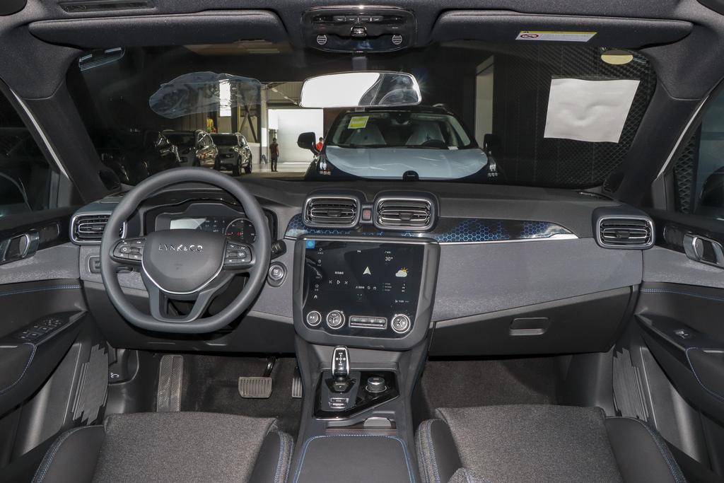 白车贴黑顶膜有什么影响,车顶贴黑膜好处与坏处