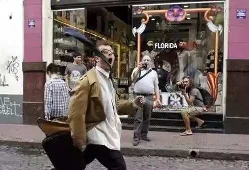 揭发史上最致命的旅游骗局 (国外旅游骗局大揭秘)