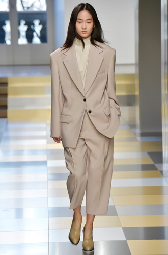 适合职场办公的服装,如何将工作服穿出时尚风