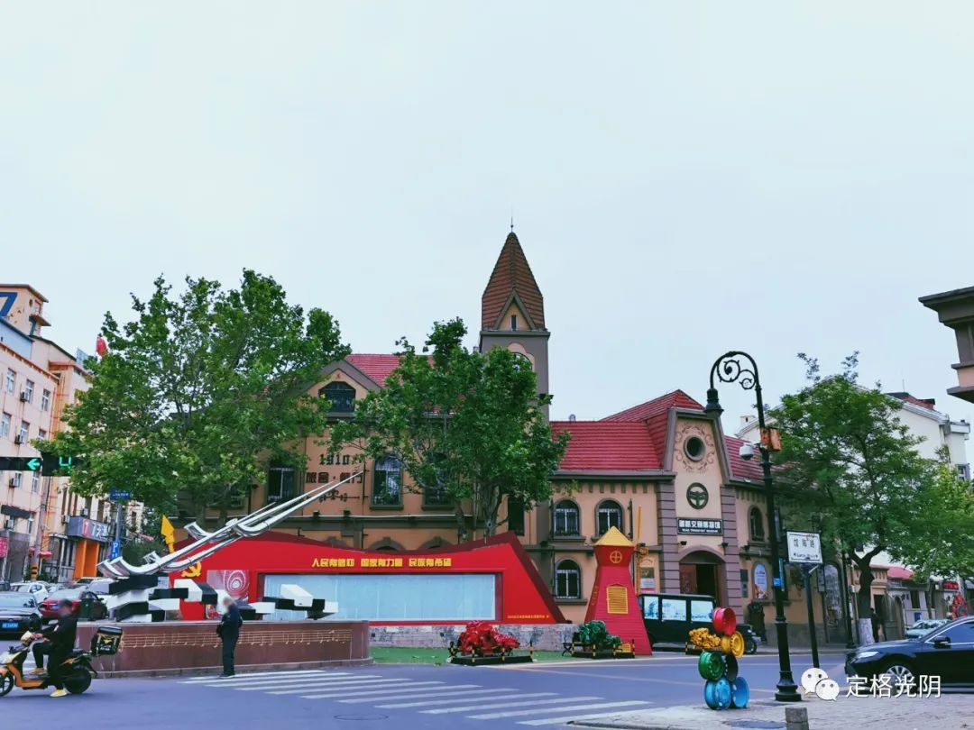 这里欧式建筑遍布，曾是青岛的“华尔街”，青岛这条老街值得一看