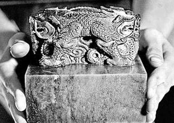 和氏璧和传国玉玺哪个价值高,和氏璧到底是玉璧还是玉玺