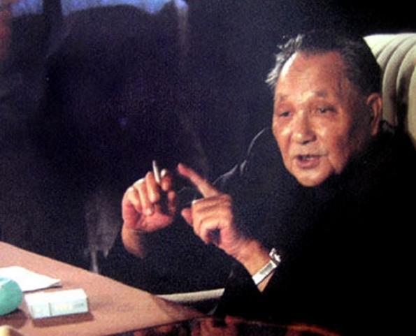 1988年，人大会议上*小平邓**正要抽烟，收到陌生纸条：请你不要吸烟