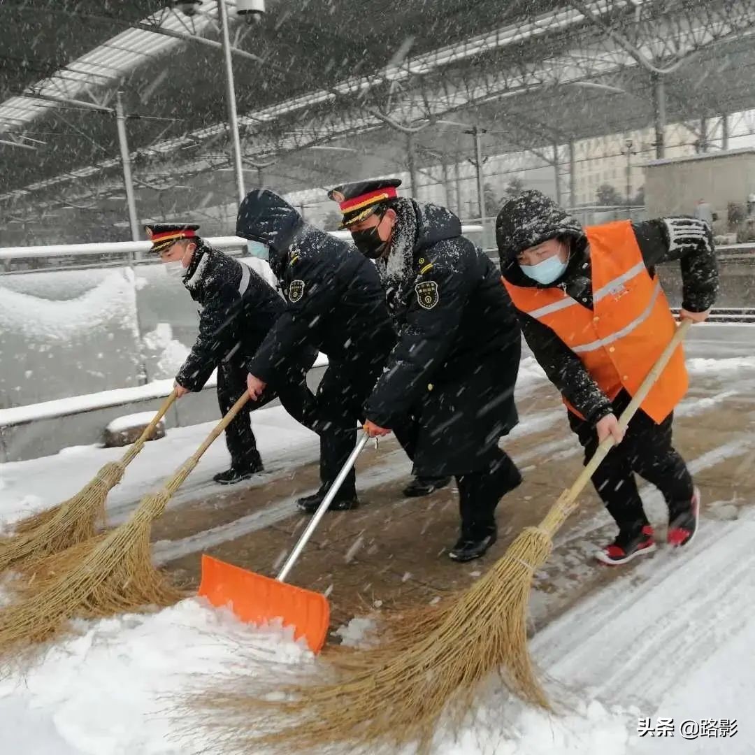 抗击疫情守护平安摄影征稿,战疫情保春运铁路警察在行动
