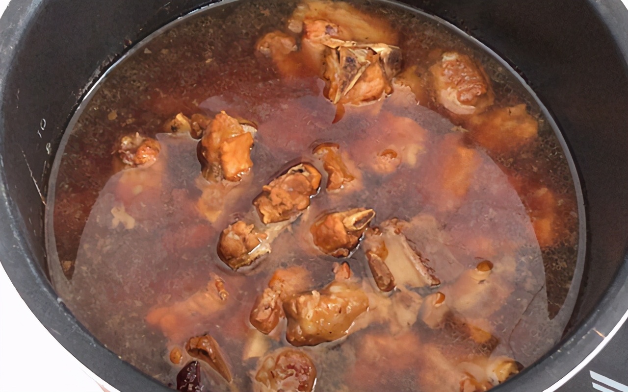 教你老一辈秘制排骨做法,老妈铁锅炖排骨的做法