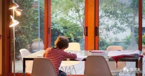 星巴克被小孩看到了,在星巴克碰到小孩