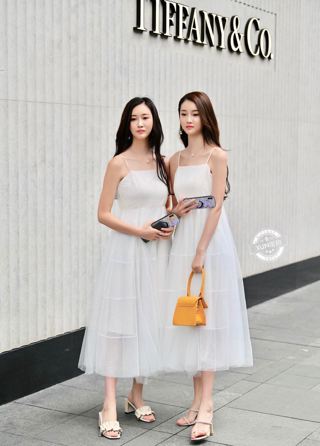 *朝特天**色的时尚街拍，你怎么看这种风尚？