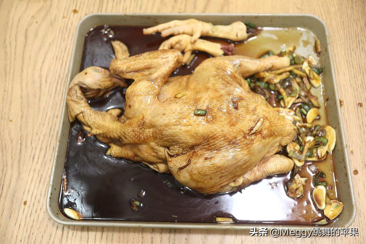 炭火烤全鸡怎么烤出外酥里嫩,焖烤全鸡也是一道杠杠的硬菜