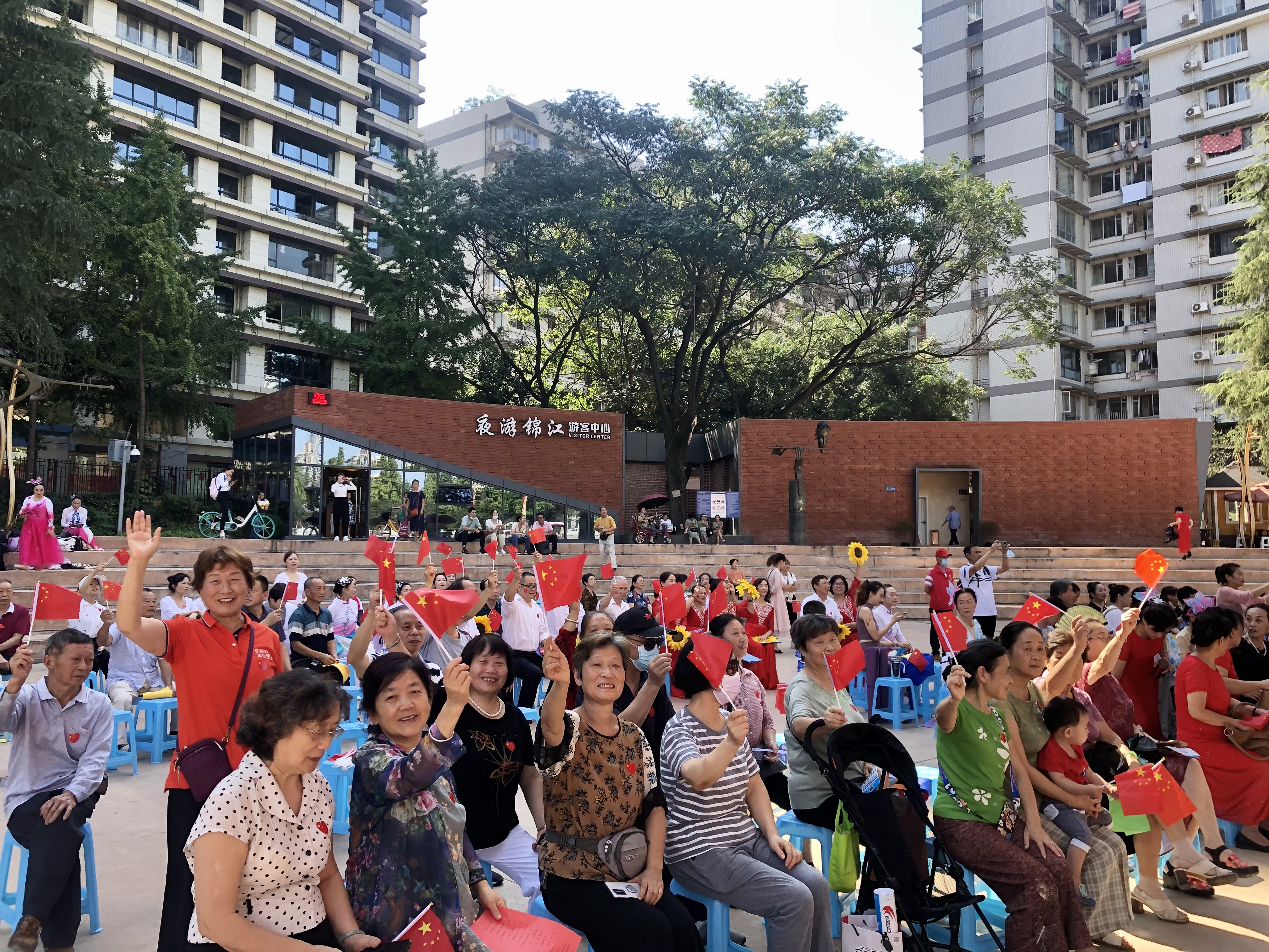 新生路社区：载歌载舞共贺祖国生日