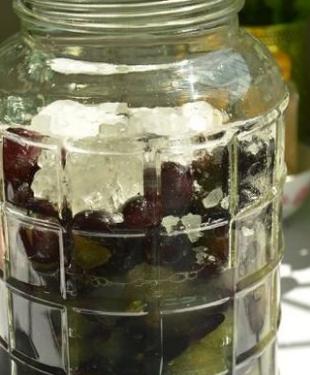 如何制作色泽红润的葡萄酒,自制葡萄酒最正宗的方法图解