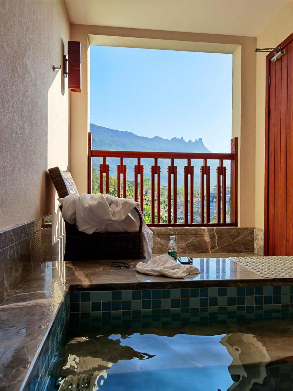 海南度蜜月温泉,海南去哪里泡温泉最合适