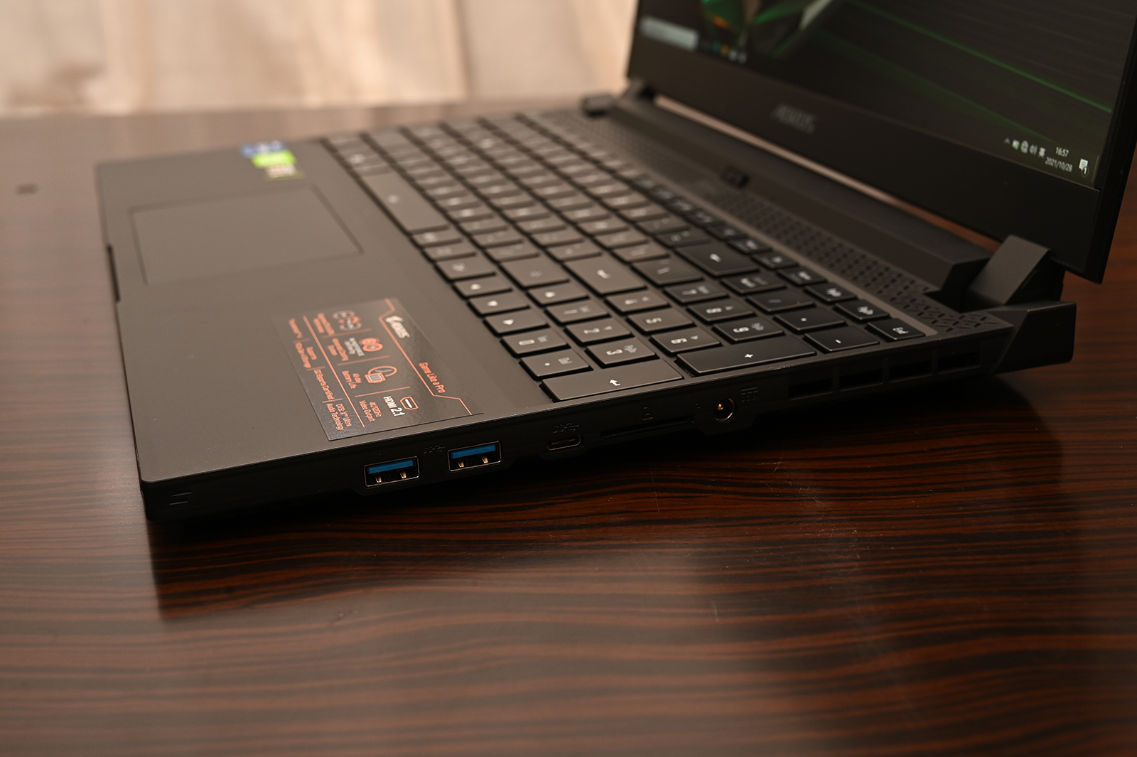 有雕牌游戏本，哪里都是电竞战场，值得游戏玩家背上的AORUS15PXD