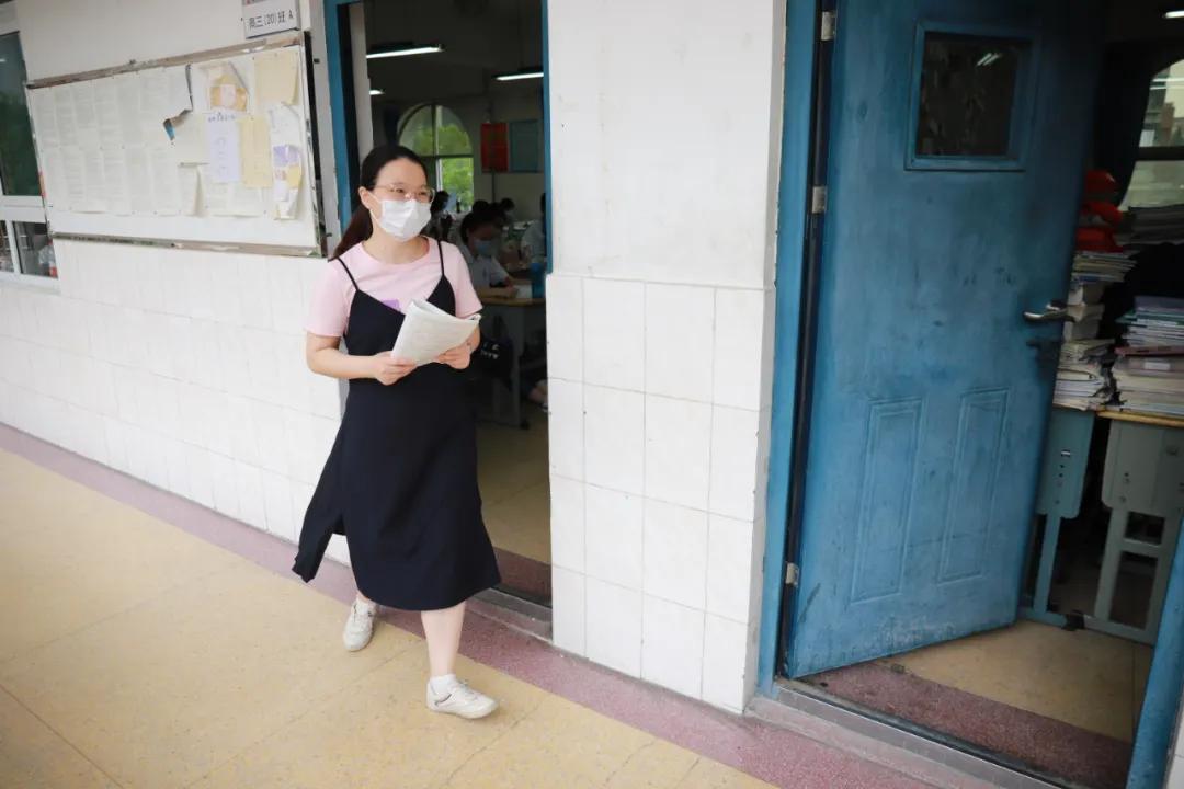 十堰市民感人视频,十堰市东风高中视频