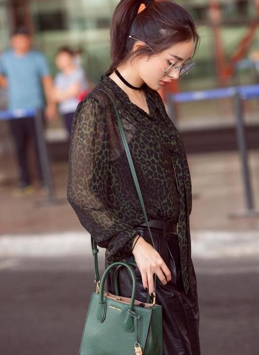 杨幂代言的包包mk价格,盘点那些年杨幂代言的品牌